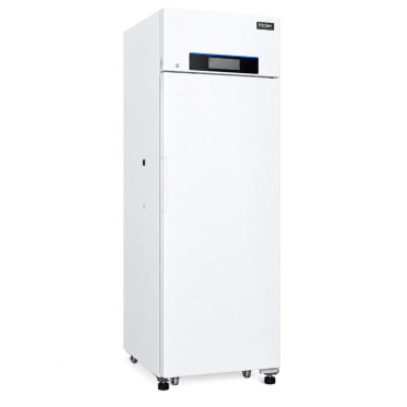 Refrigerador científico Haier Biomedical com porta frontal fechada e painel digital para controle de temperatura.